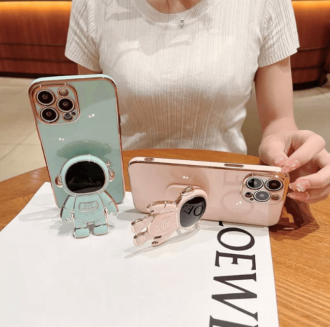 Astronaut Design Phone Case | Fun Astronaut Stand