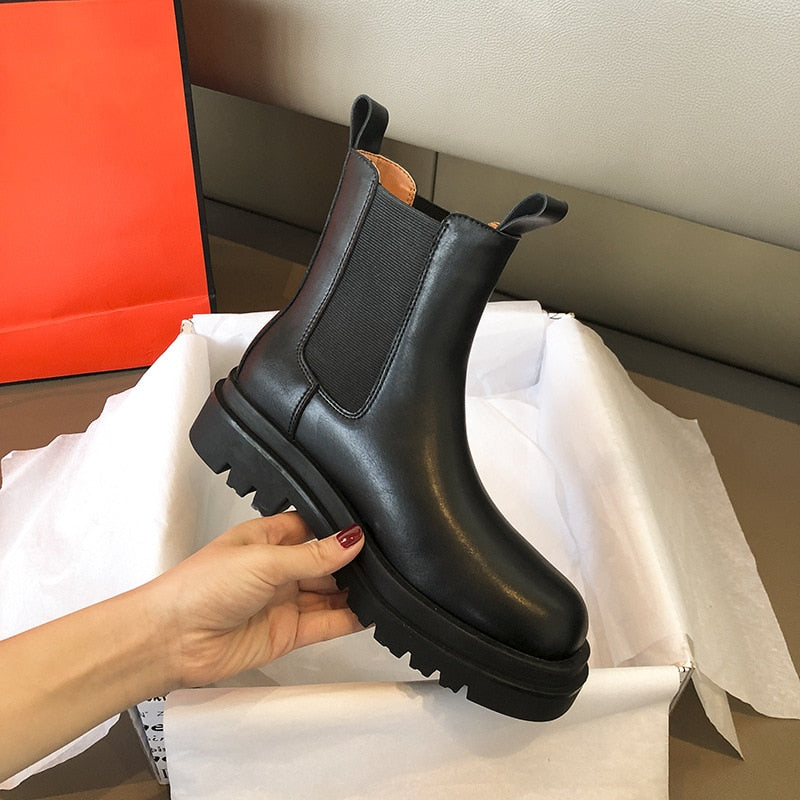 Luxe Chelsea Boots | Elegant Leather Footwear